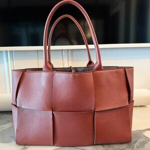 Bottega Veneta Arco Medium burgundy